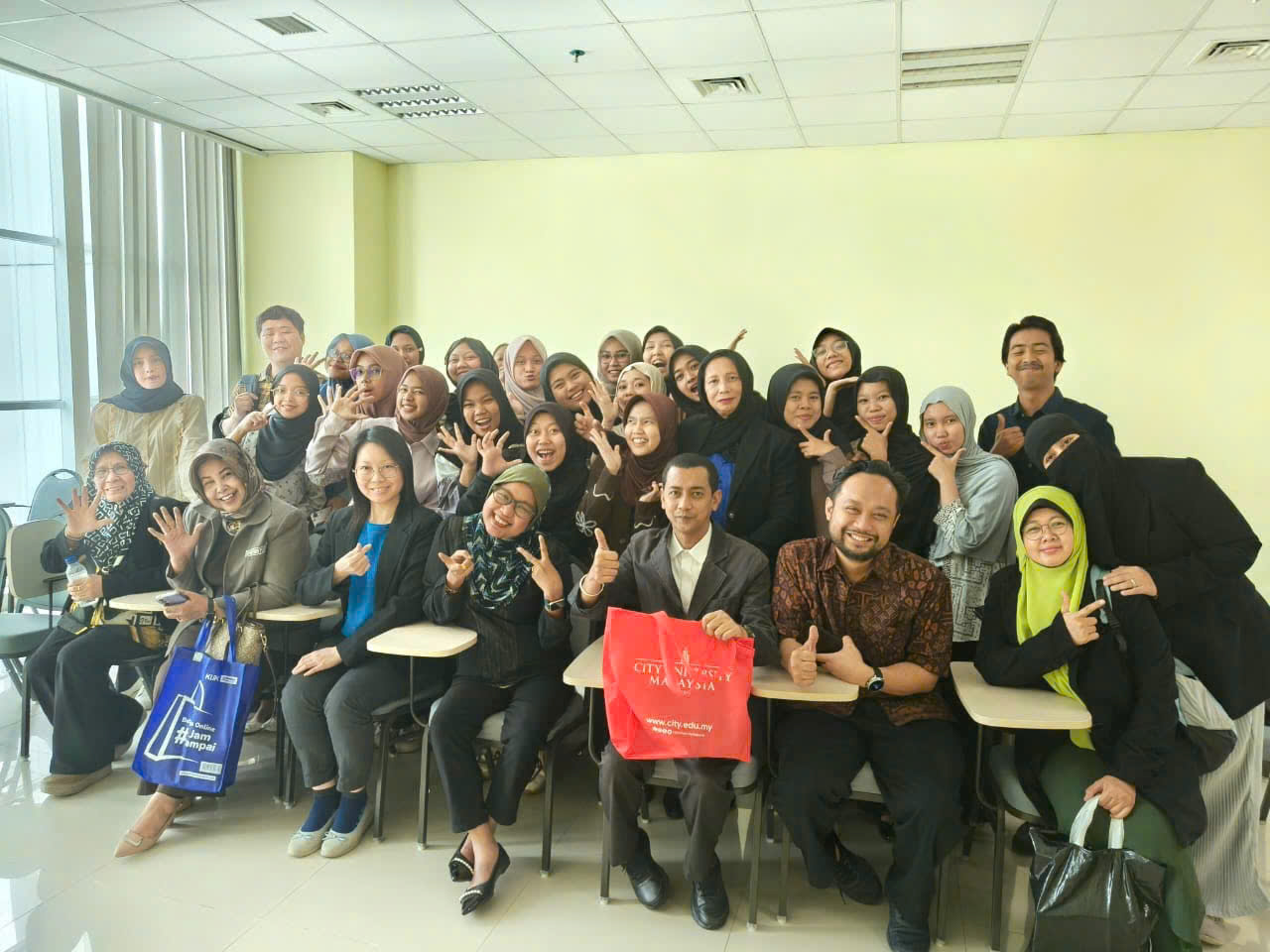 CHIA SẺ VỀ GIÁO DỤC ĐẶC BIỆT VIỆT NAM TỚI SINH VIÊN CHUYÊN NGÀNH GIÁO DỤC SỚM TẠI ĐẠI HỌC NEGERI MALANG - INDONESIA